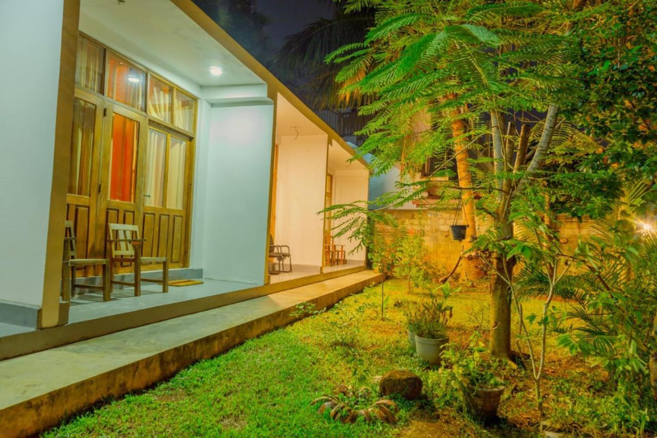 Talalla Ocean Beach Bungalow Matara Bagian luar foto